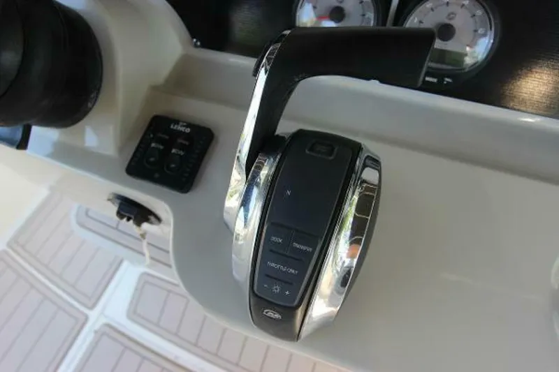 Slide: The Image of Boston Whaler 270 Dauntless 2017 - 5236156