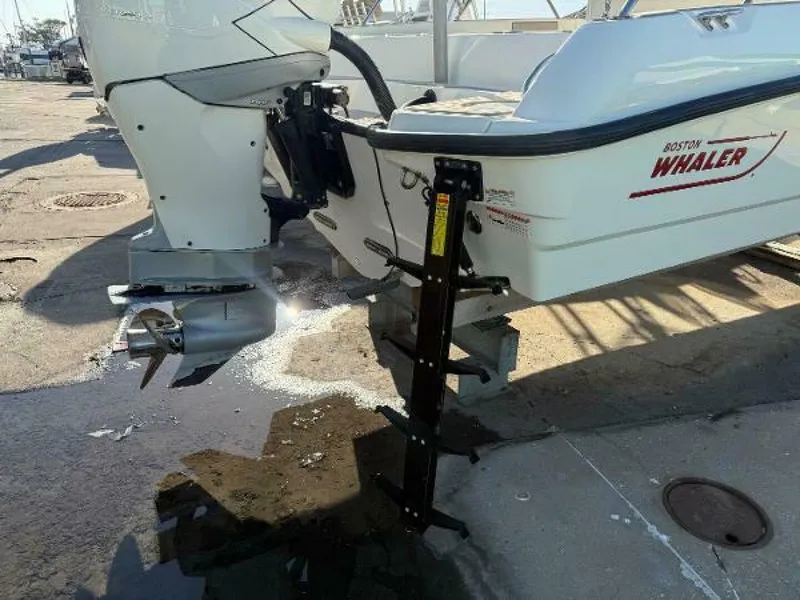 Slide: The Image of Boston Whaler 270 Dauntless 2017 - 5236139