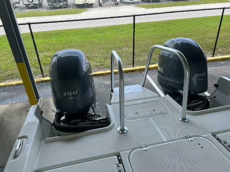 Slide: The Image of World Cat 235 CC 2022 - 5237082