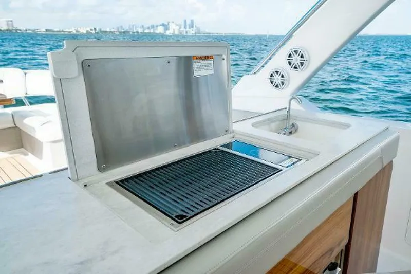 Slide: The Image of Tiara 43 LS 2023 - 5238876