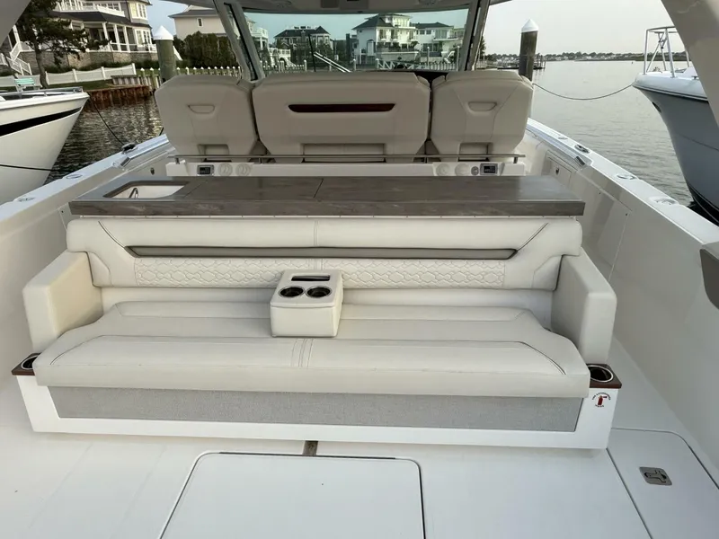 Slide: The Image of Tiara 43 LS 2023 - 5396387