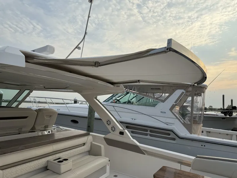 Slide: The Image of Tiara 43 LS 2023 - 5396369