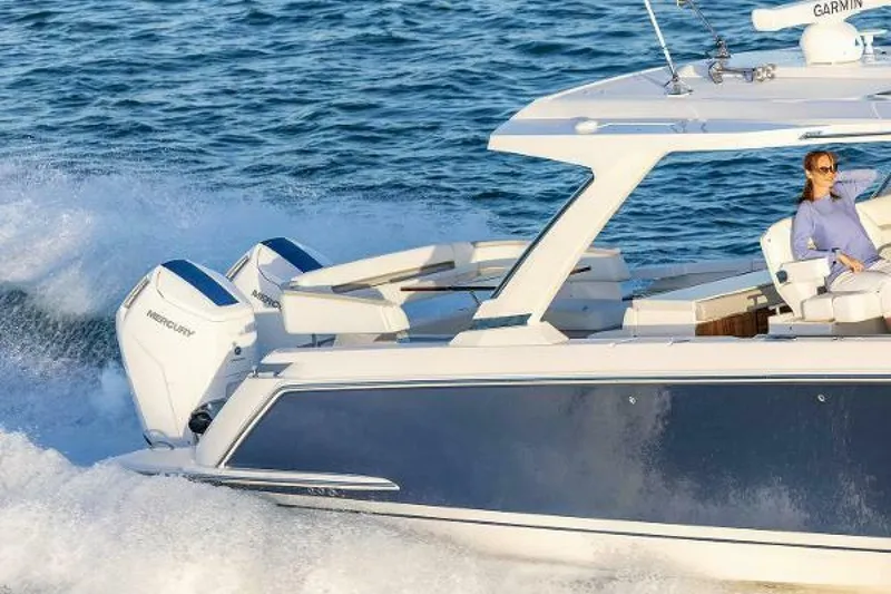 Slide: The Image of Tiara 43 LS 2023 - 5238863