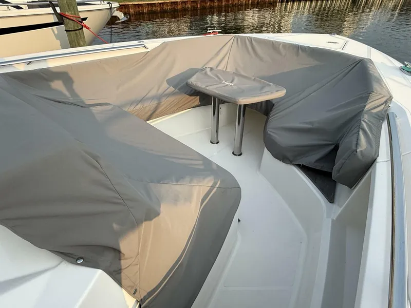 Slide: The Image of Tiara 43 LS 2023 - 5396399