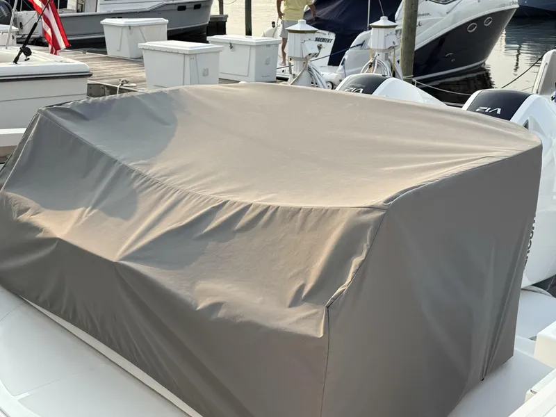 Slide: The Image of Tiara 43 LS 2023 - 5396401