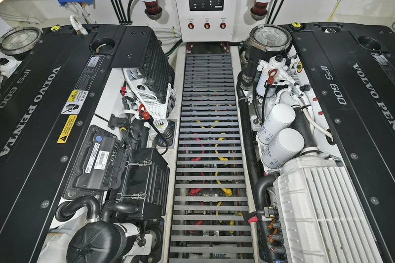 Slide: The Image of Tiara C44 Coupe 2015 - 5381984