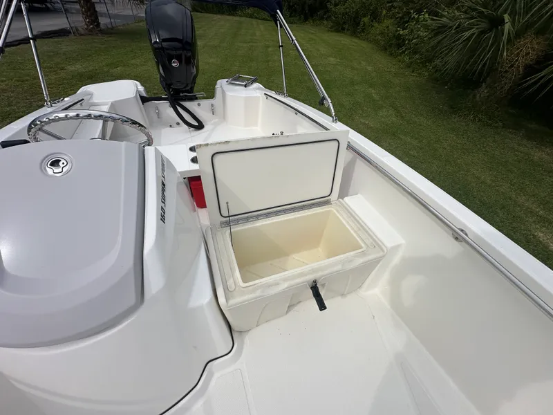 Slide: The Image of Boston Whaler 160 Super Sport 2025 - 10