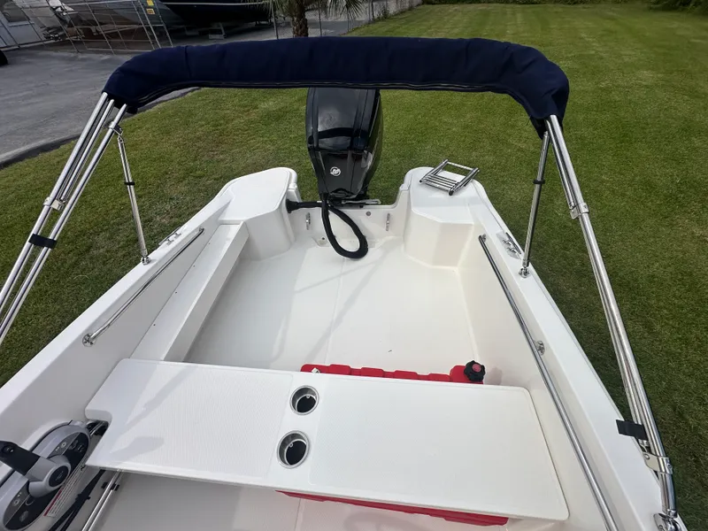 Slide: The Image of Boston Whaler 160 Super Sport 2025 - 11