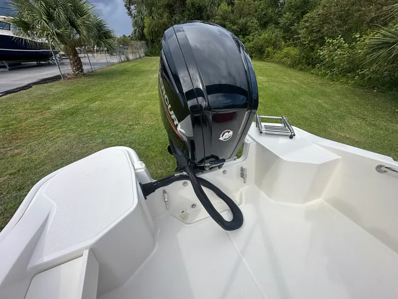 Slide: The Image of Boston Whaler 160 Super Sport 2025 - 13