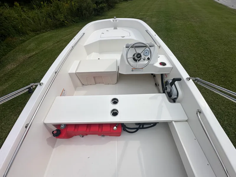 Slide: The Image of Boston Whaler 160 Super Sport 2025 - 14