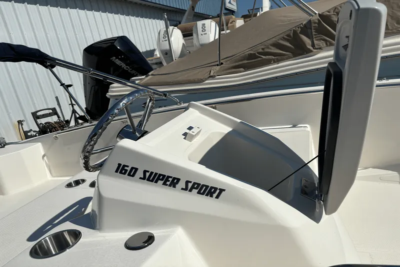 Slide: The Image of Boston Whaler 160 Super Sport 2025 - 6