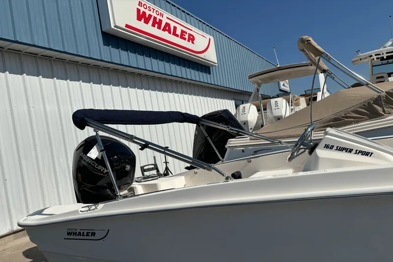 Slide: The Image of Boston Whaler 160 Super Sport 2025 - 7