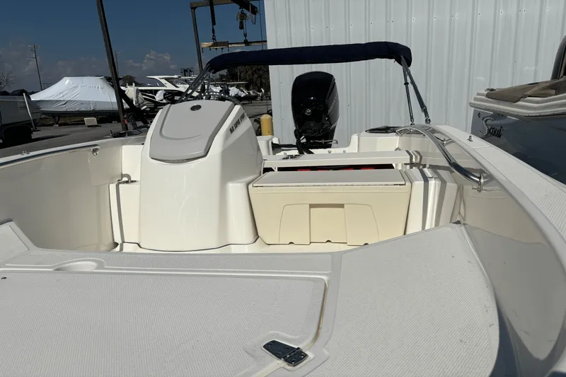 Slide: The Image of Boston Whaler 160 Super Sport 2025 - 8