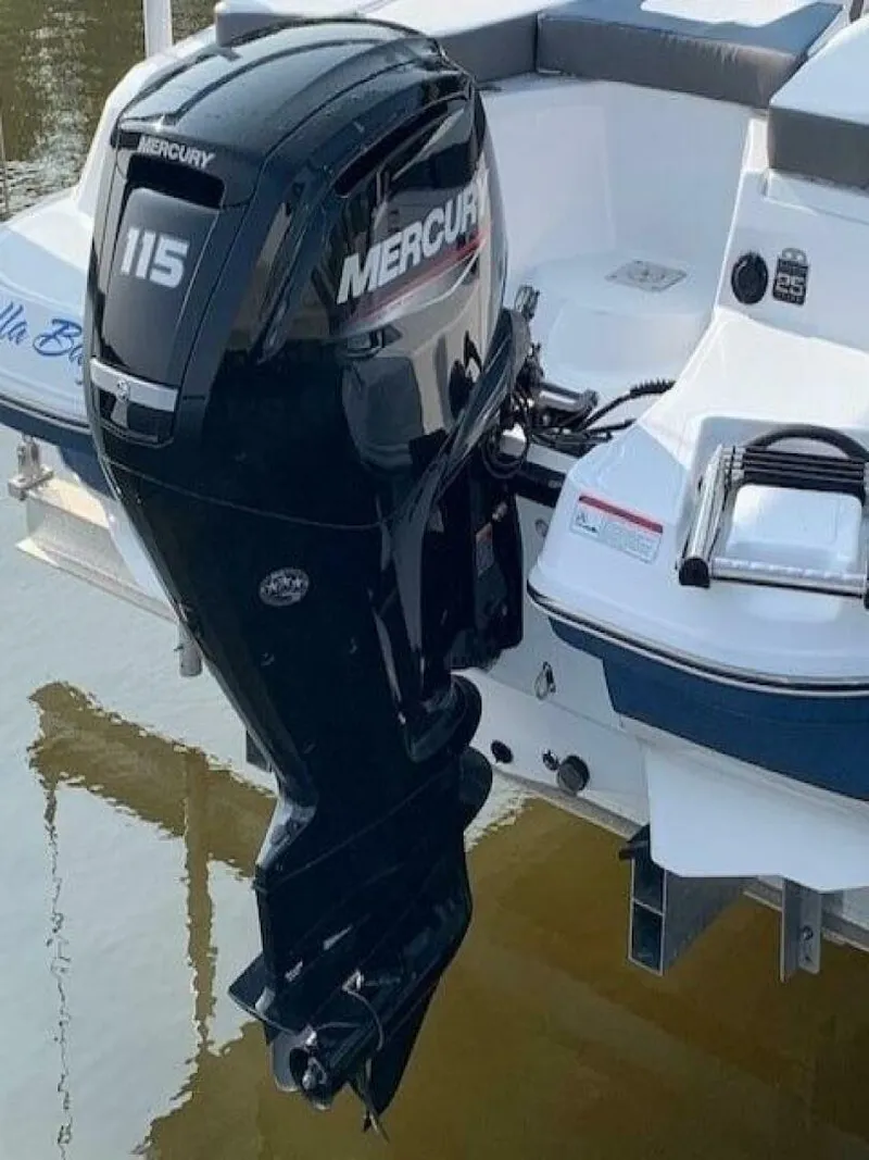 Slide: The Image of 1005 Bella Bay Motor - 5255251