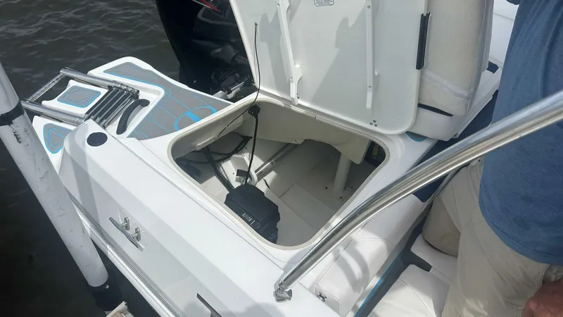 Slide: The Image of 1016 Bella Bay Aft Compartment - 5255256