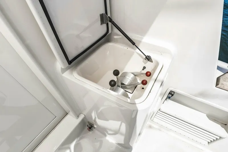 Slide: The Image of Ocean Yachts 48 Supersport 2000 - 5241389