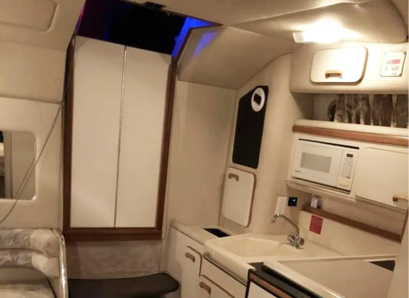 Slide: The Image of Sea Ray 330 Express Cruiser 1994 - 5283228