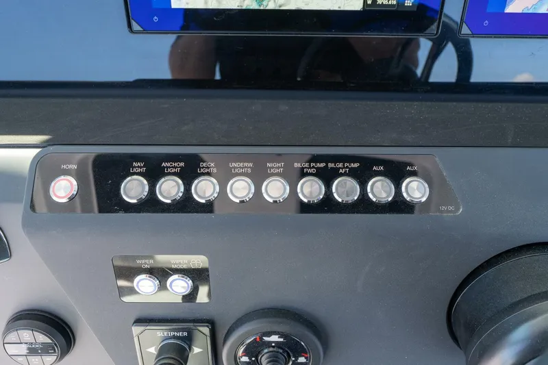 Slide: The Image of Axopar CCX Center Console 2025 - 5583045