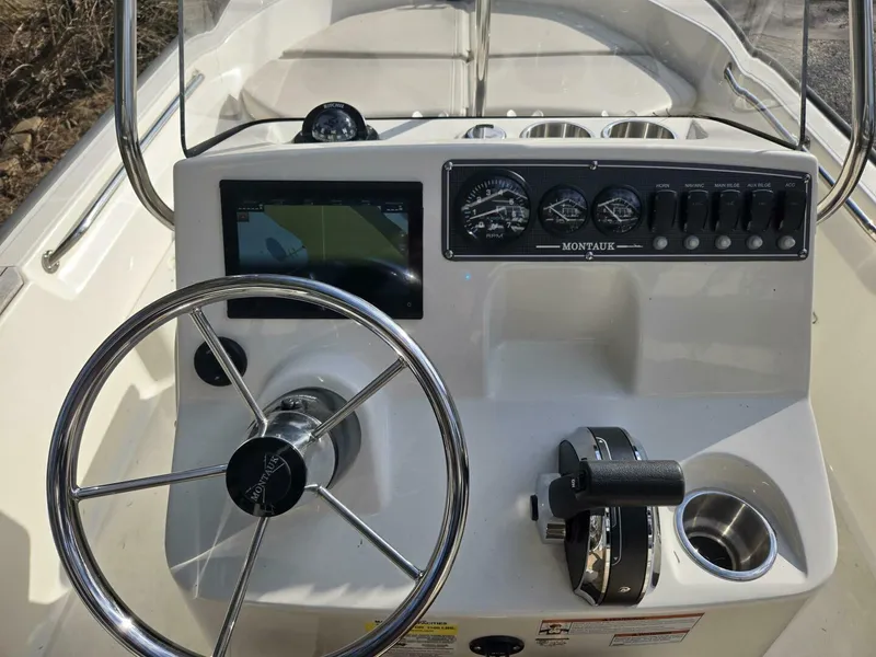 Slide: The Image of Boston Whaler Montauk 170 2021 - 5250584