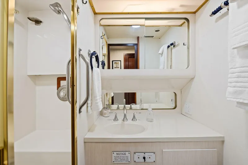 Slide: The Image of Hatteras Motoryacht 1989 - 5251184