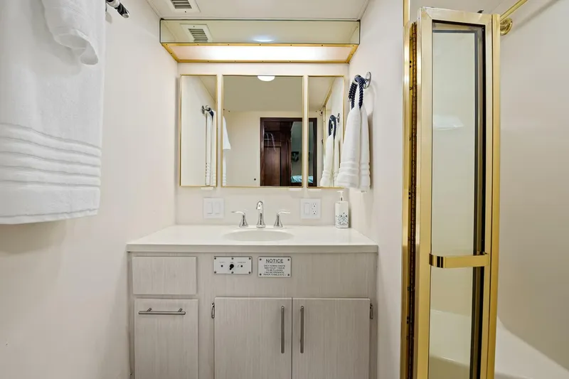 Slide: The Image of Hatteras Motoryacht 1989 - 5251192