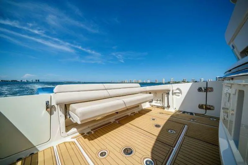 Slide: The Image of Boston Whaler 42 Outrage 2017 - 5251252