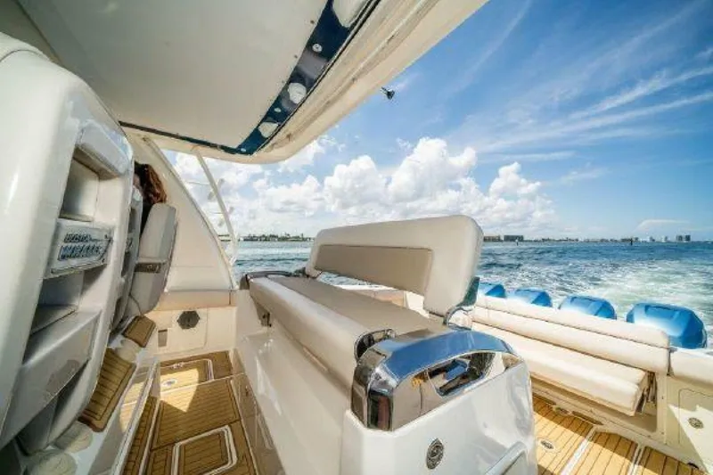 Slide: The Image of Boston Whaler 42 Outrage 2017 - 5251256