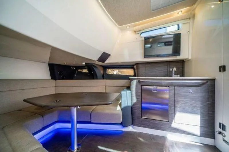 Slide: The Image of Boston Whaler 42 Outrage 2017 - 5251270