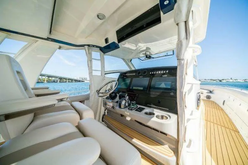 Slide: The Image of Boston Whaler 42 Outrage 2017 - 5251282