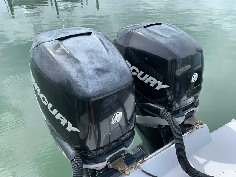 Slide: The Image of Buddy Davis Center Console 2005 - 5251668