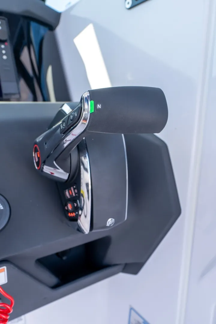 Slide: The Image of Axopar Suntop 2026 - 6064290