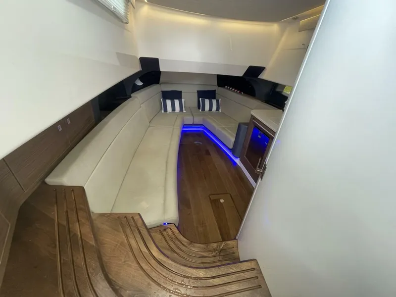 Slide: The Image of Boston Whaler Outrage 2017 - 5469023