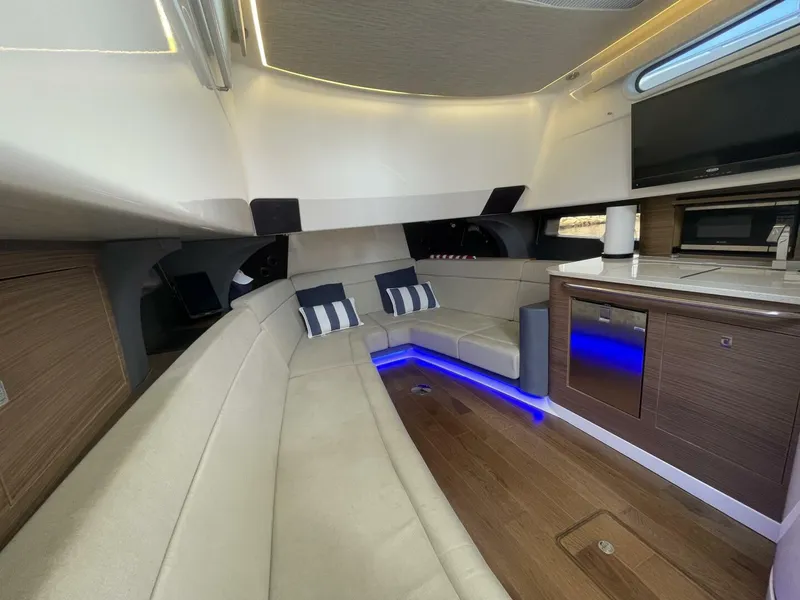 Slide: The Image of Boston Whaler Outrage 2017 - 5469024