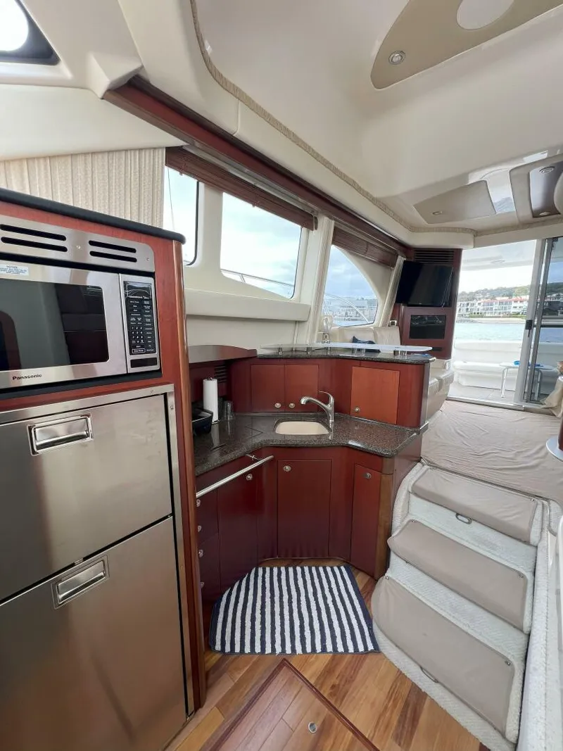 Slide: The Image of 2006 Sea Ray 44 Sedan Bridge - VIVA LA VIDA - 5263868