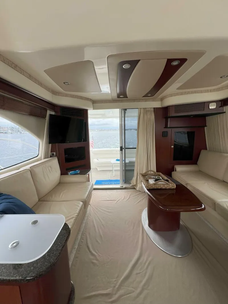 Slide: The Image of 2006 Sea Ray 44 Sedan Bridge - VIVA LA VIDA - 5263848