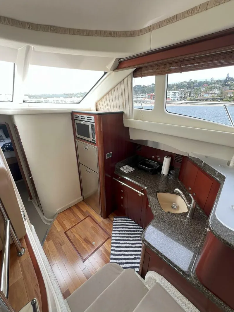 Slide: The Image of 2006 Sea Ray 44 Sedan Bridge - VIVA LA VIDA - 5263854