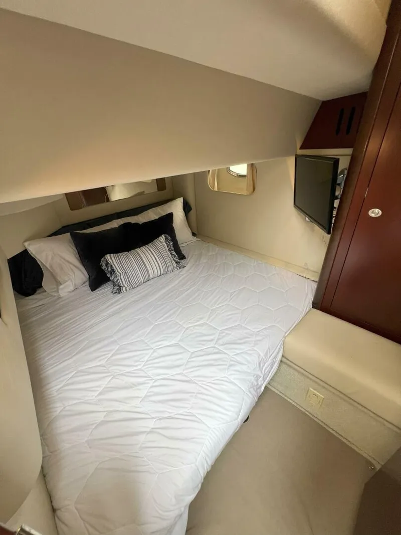 Slide: The Image of 2006 Sea Ray 44 Sedan Bridge - VIVA LA VIDA - 5263857