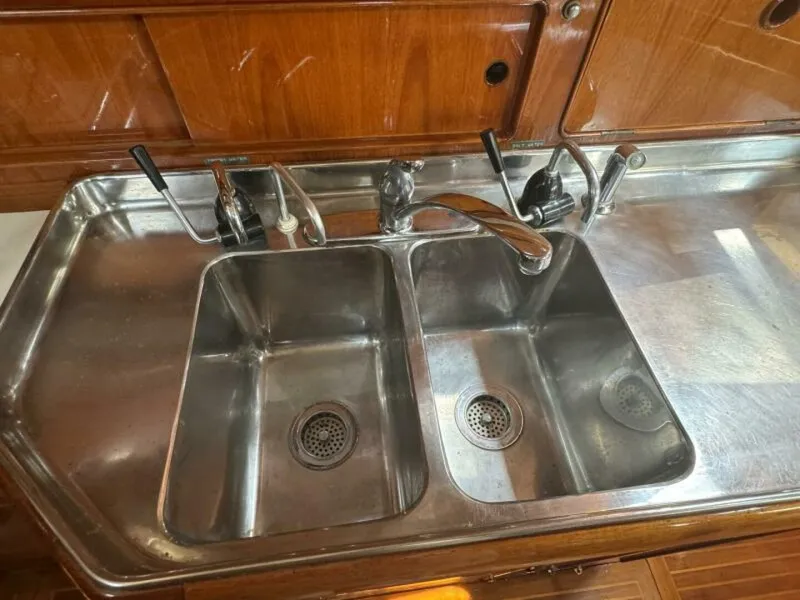 Slide: The Image of Little Harbor 46 Center Cockpit 1986 - 5252698