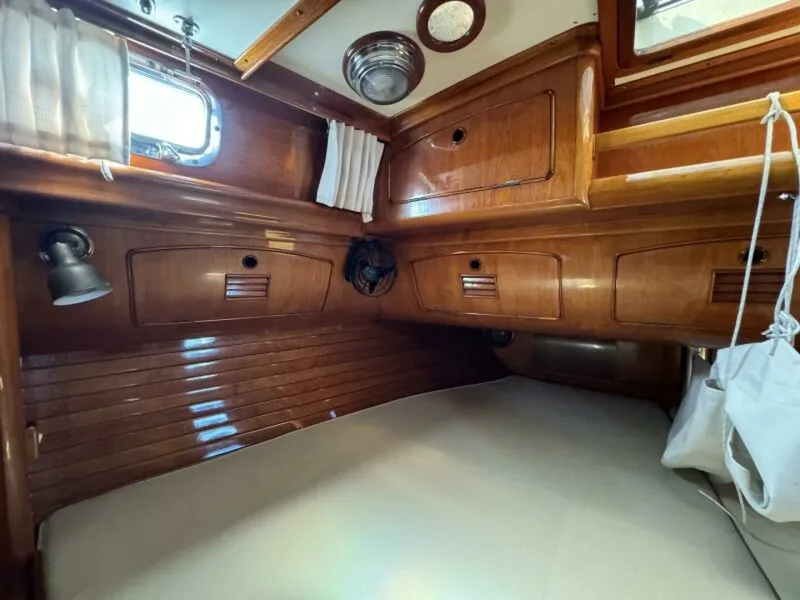 Slide: The Image of Little Harbor 46 Center Cockpit 1986 - 5252704