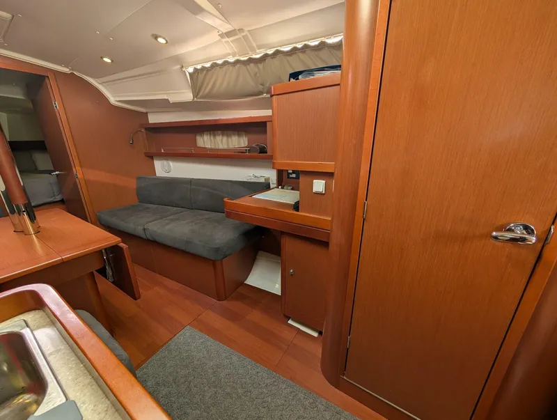 Slide: The Image of Beneteau Oceanis 37 Platinum 2015 - 5253816