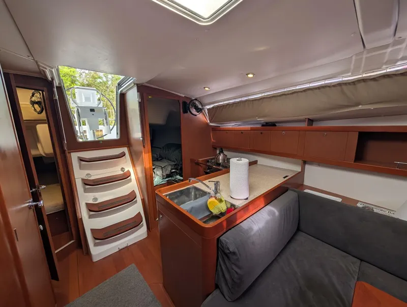 Slide: The Image of Beneteau Oceanis 37 Platinum 2015 - 5253823