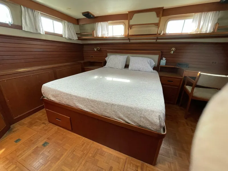 Slide: The Image of Grand Banks 42 1987 - 5254674