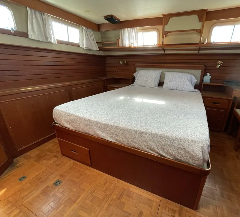 Slide: The Image of Grand Banks 42 1987 - 5254667