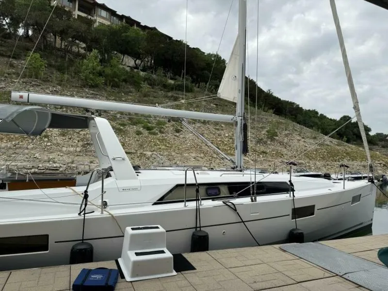 Slide: The Image of Mid ship & arch Shade from aft to arch - 5266767