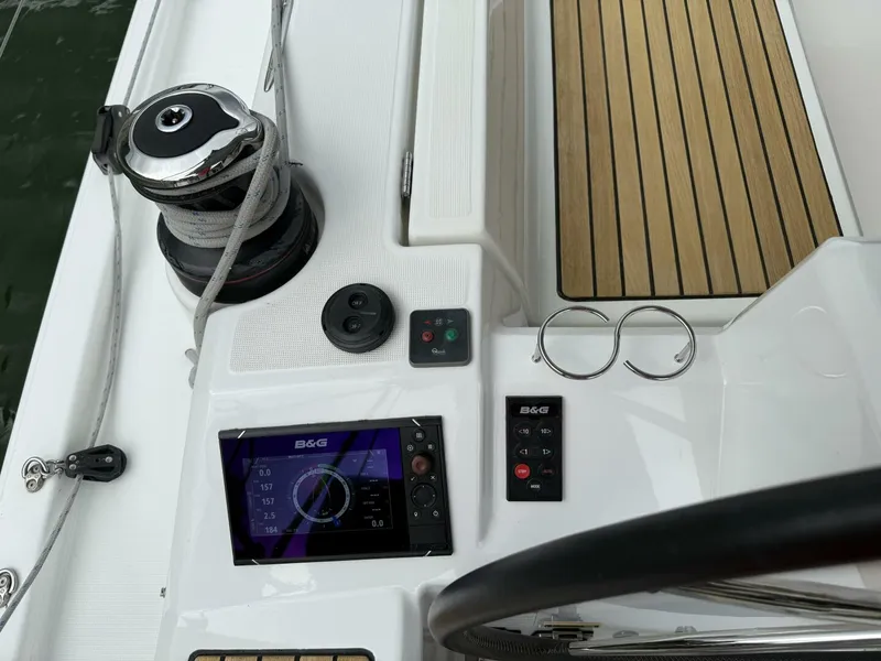 Slide: The Image of B&G Instruments & Auto Helm - 5254917