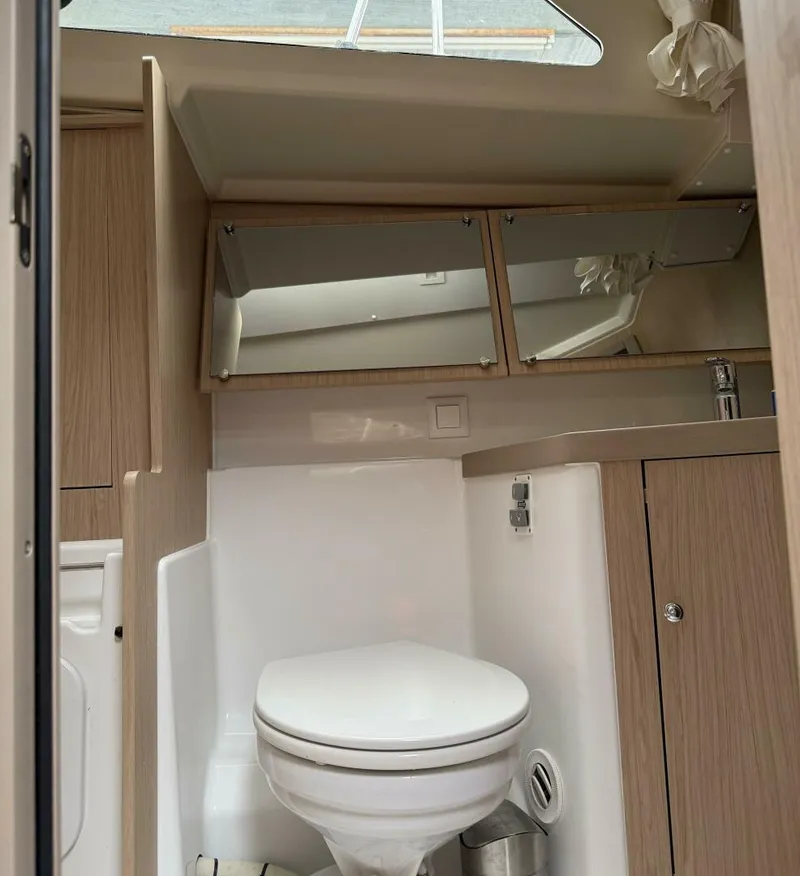 Slide: The Image of Head With Aft Cabin Private Access - 5254961