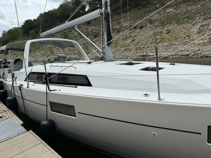 Slide: The Image of MR3 Starboard Cabin Top - 5254939