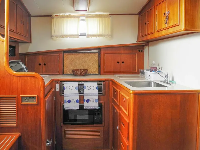 Slide: The Image of Grand Banks 38 Eastbay EX 1998 - 5273067