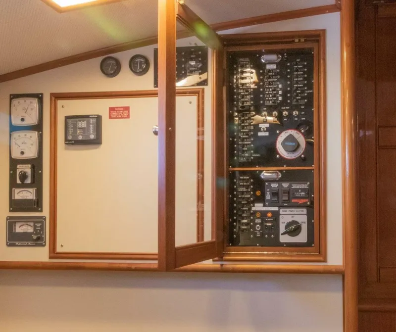 Slide: The Image of Grand Banks 38 Eastbay EX 1998 - 5273078