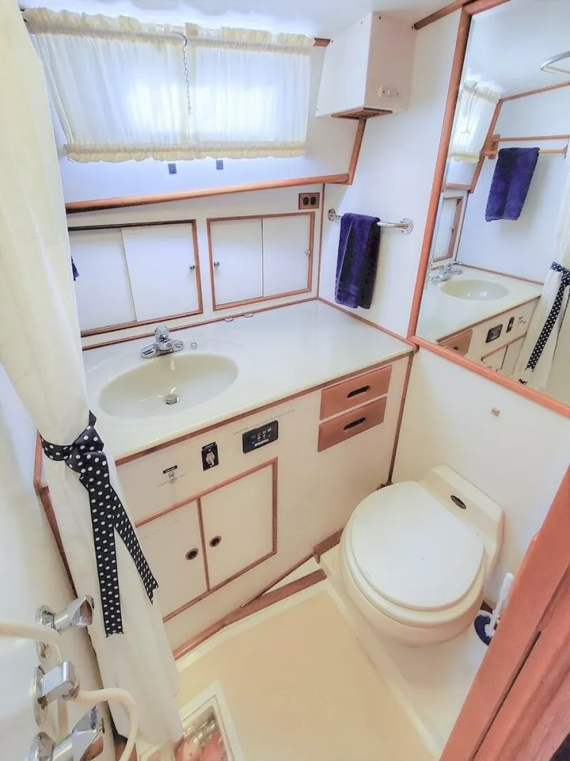 Slide: The Image of Grand Banks 38 Eastbay EX 1998 - 5273073